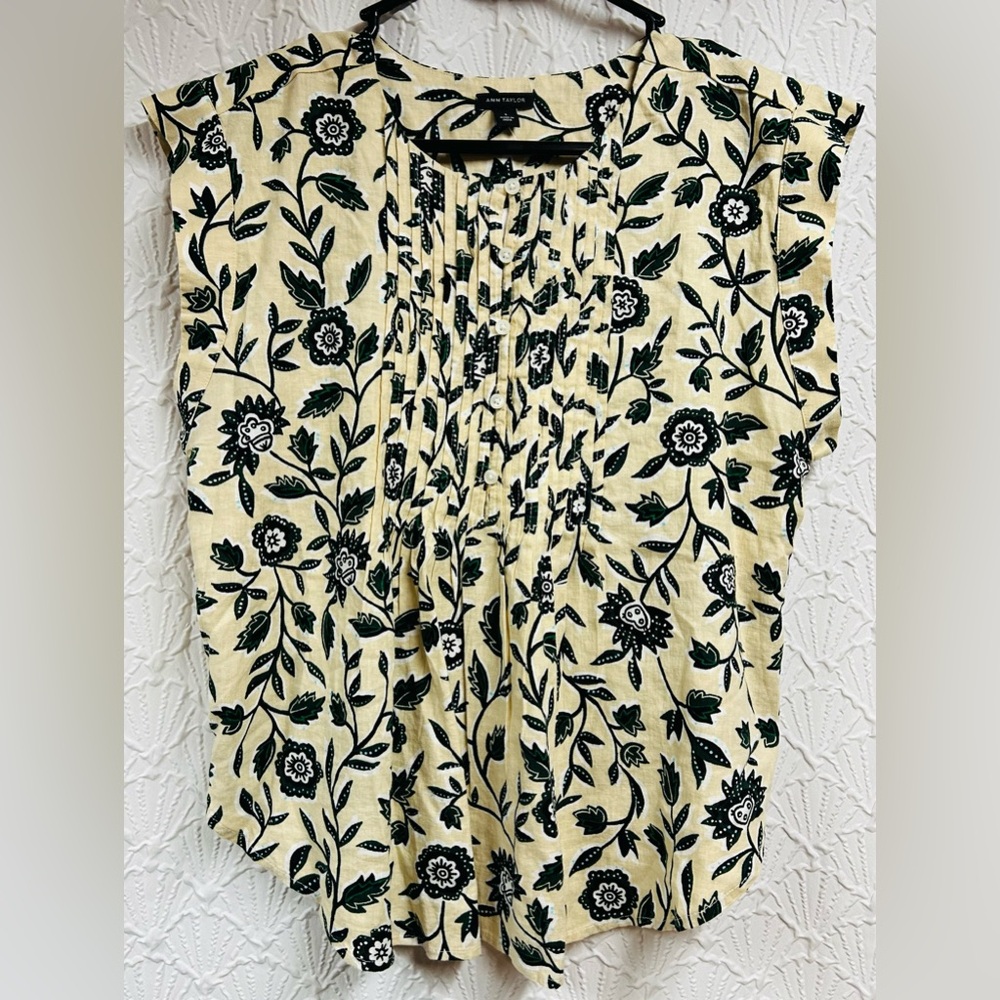 NWT Small Ann Taylor Cream and Green Linen Blend Floral Blouse